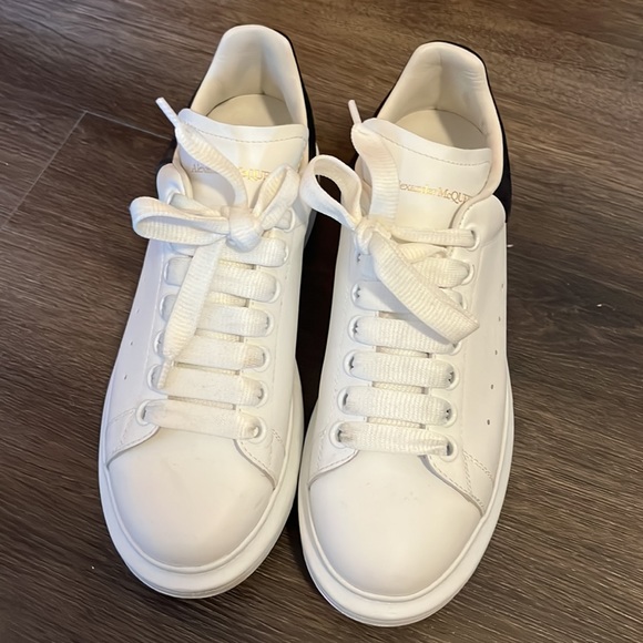 Alexander McQueen Sneakers - Picture 2 of 6